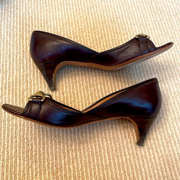 Hugo Boss open toe kitten heeled shoes - Picture 7 of 7